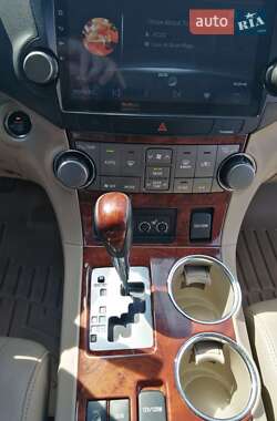 Позашляховик / Кросовер Toyota Highlander 2013 в 