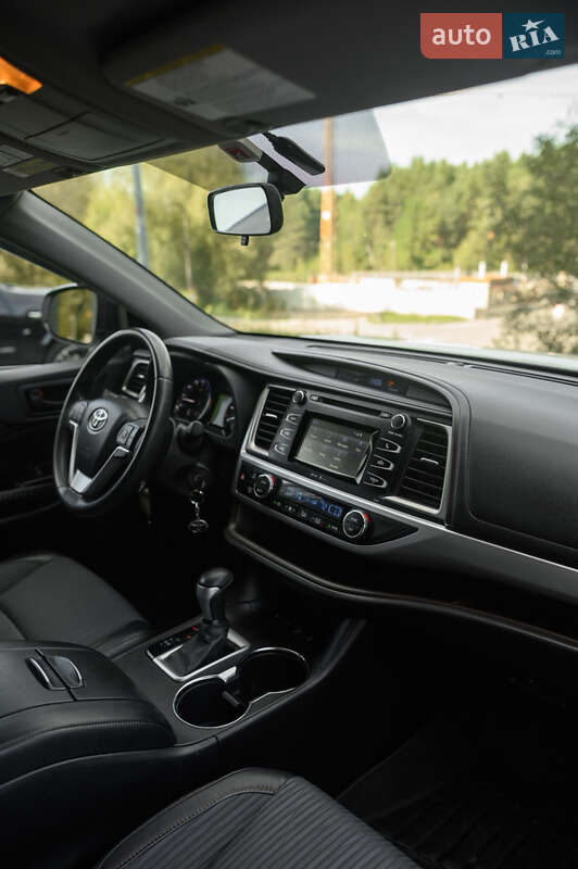 Внедорожник / Кроссовер Toyota Highlander 2015 в Новояворовске фото 15 Внедорожник / Кроссовер Toyota Highlander 2015 в Новояворовске