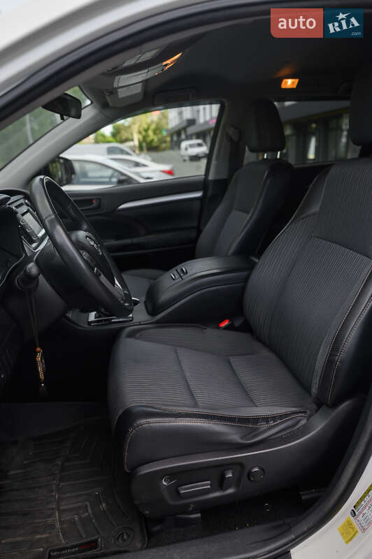 Внедорожник / Кроссовер Toyota Highlander 2015 в Новояворовске фото 32 Внедорожник / Кроссовер Toyota Highlander 2015 в Новояворовске