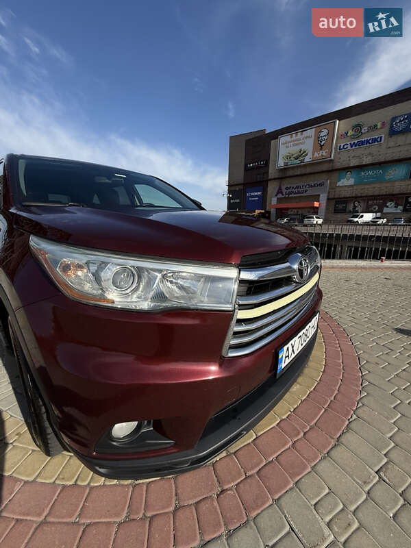 Внедорожник / Кроссовер Toyota Highlander 2015 в Харькове