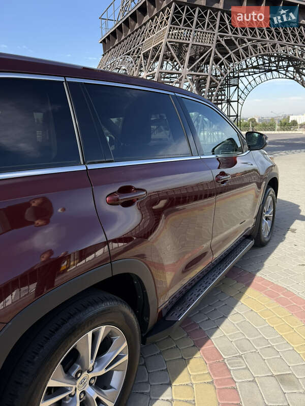 Внедорожник / Кроссовер Toyota Highlander 2015 в Харькове