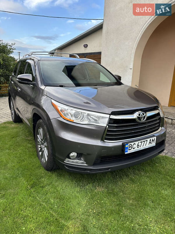 Внедорожник / Кроссовер Toyota Highlander 2016 в Львове