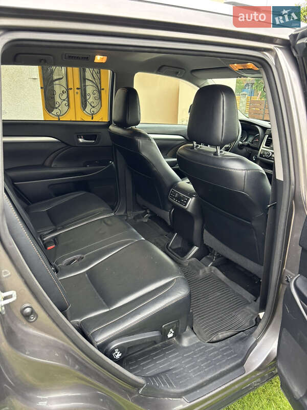 Внедорожник / Кроссовер Toyota Highlander 2016 в Львове