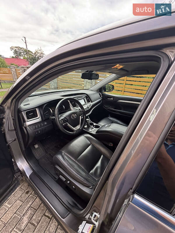 Внедорожник / Кроссовер Toyota Highlander 2016 в Львове