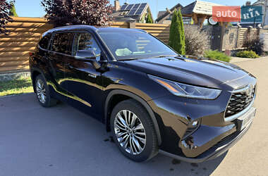 Внедорожник / Кроссовер Toyota Highlander 2021 в 