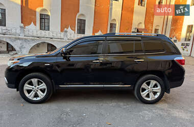 Внедорожник / Кроссовер Toyota Highlander 2013 в 