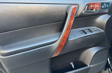 Внедорожник / Кроссовер Toyota Highlander 2013 в 