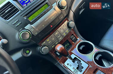 Внедорожник / Кроссовер Toyota Highlander 2013 в 