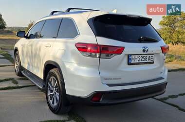 Позашляховик / Кросовер Toyota Highlander 2019 в  фото 6 Позашляховик / Кросовер Toyota Highlander 2019 в