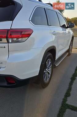 Позашляховик / Кросовер Toyota Highlander 2019 в  фото 9 Позашляховик / Кросовер Toyota Highlander 2019 в