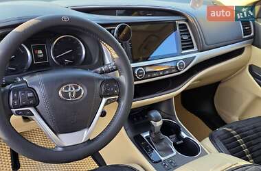 Позашляховик / Кросовер Toyota Highlander 2019 в  фото 14 Позашляховик / Кросовер Toyota Highlander 2019 в