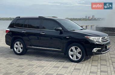 Внедорожник / Кроссовер Toyota Highlander 2013 в 