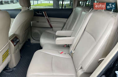 Внедорожник / Кроссовер Toyota Highlander 2013 в 