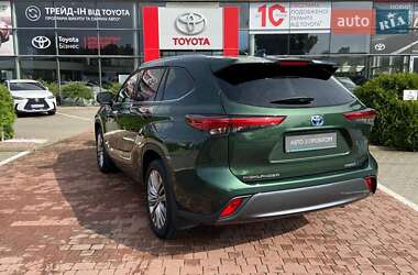 Внедорожник / Кроссовер Toyota Highlander 2022 в 