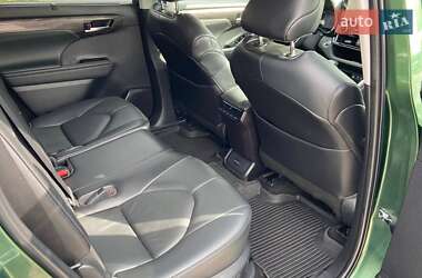 Внедорожник / Кроссовер Toyota Highlander 2022 в 
