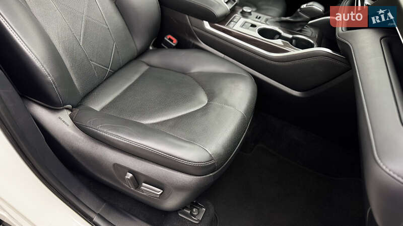 Внедорожник / Кроссовер Toyota Highlander 2020 в Черновцах