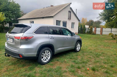 Позашляховик / Кросовер Toyota Highlander 2016 в  фото 4 Позашляховик / Кросовер Toyota Highlander 2016 в