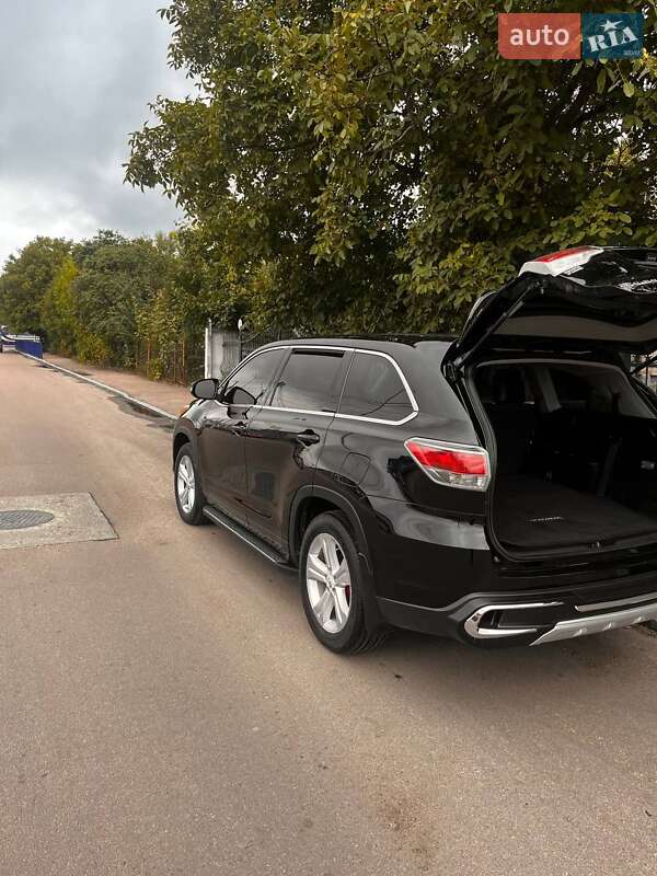 Внедорожник / Кроссовер Toyota Highlander 2015 в Житомире