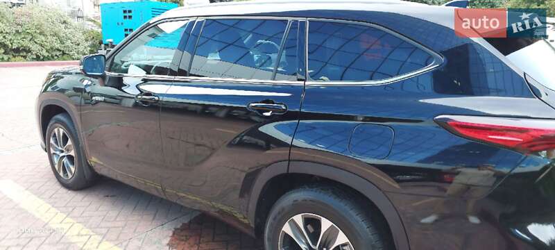 Позашляховик / Кросовер Toyota Highlander 2021 в Києві