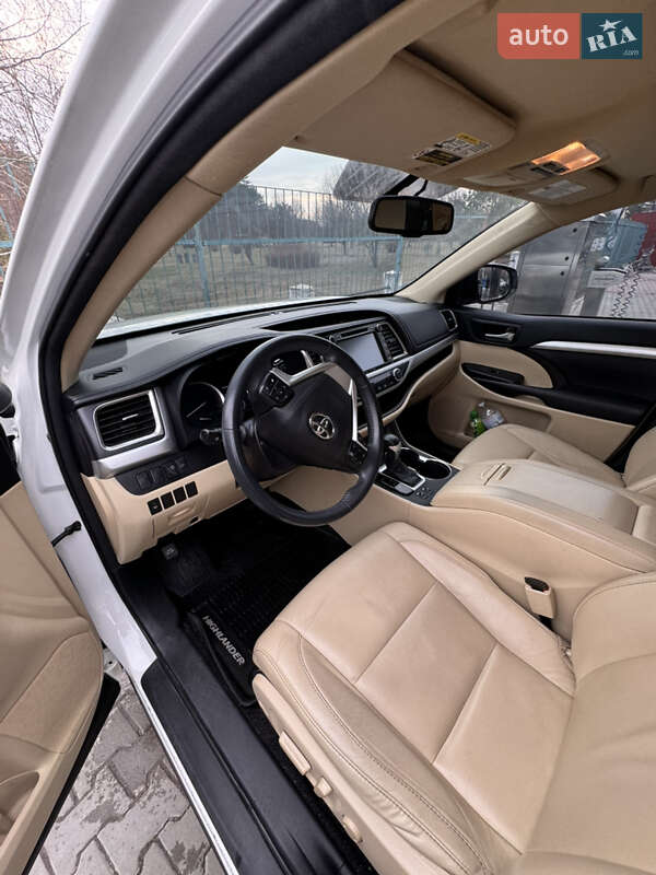Внедорожник / Кроссовер Toyota Highlander 2016 в Бердичеве фото 8 Внедорожник / Кроссовер Toyota Highlander 2016 в Бердичеве