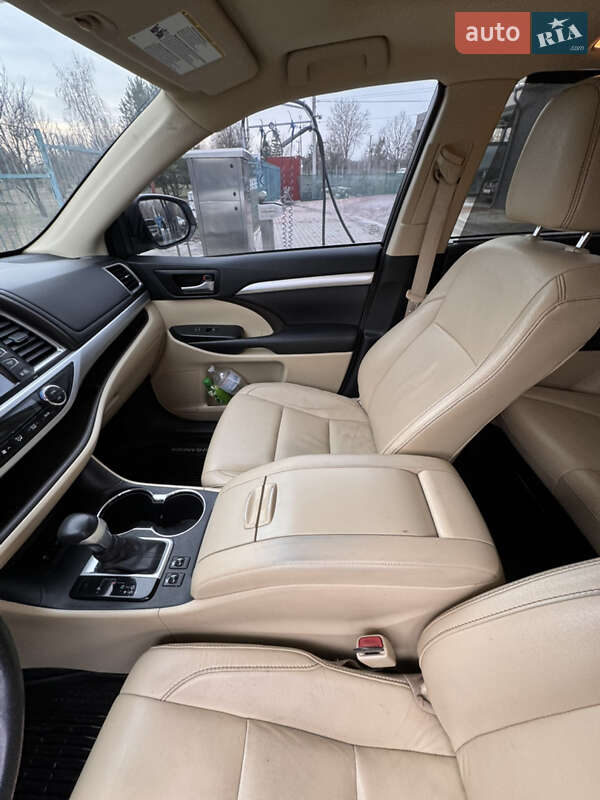 Внедорожник / Кроссовер Toyota Highlander 2016 в Бердичеве фото 10 Внедорожник / Кроссовер Toyota Highlander 2016 в Бердичеве
