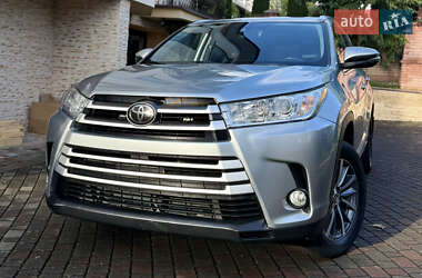Внедорожник / Кроссовер Toyota Highlander 2017 в Черновцах