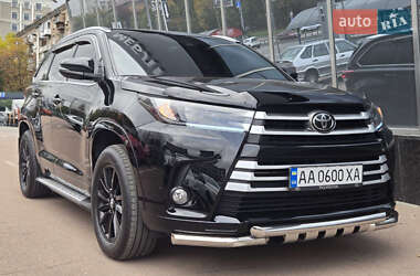 Внедорожник / Кроссовер Toyota Highlander 2017 в Киеве