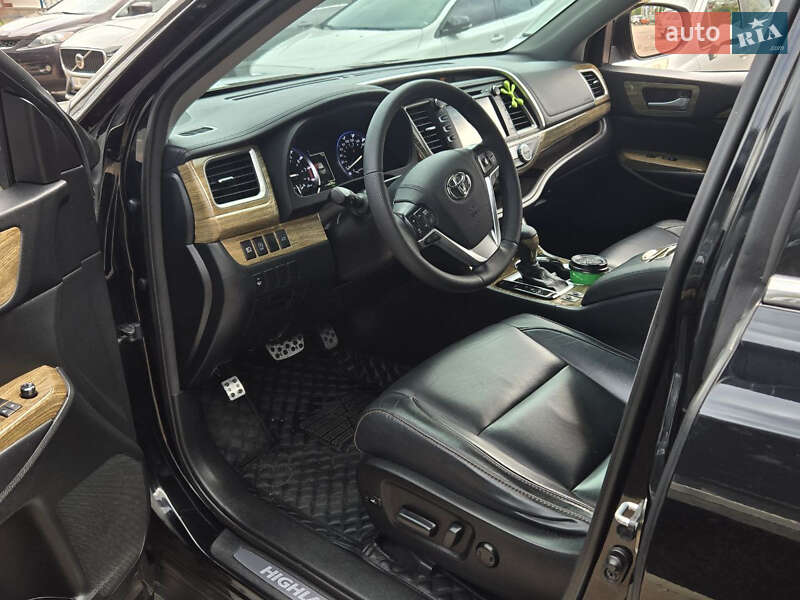 Внедорожник / Кроссовер Toyota Highlander 2017 в Киеве