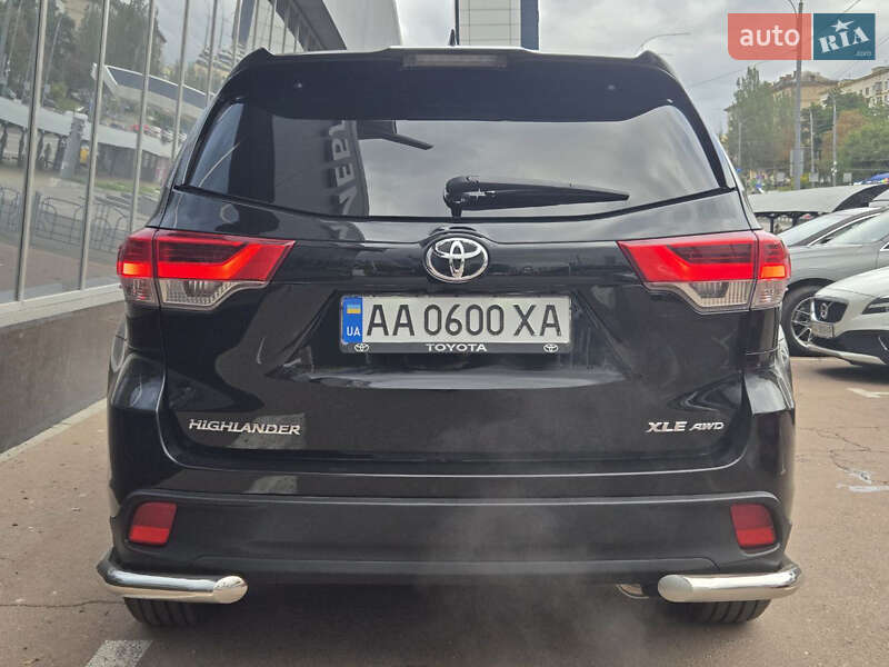 Внедорожник / Кроссовер Toyota Highlander 2017 в Киеве