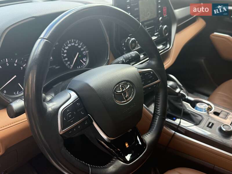 Внедорожник / Кроссовер Toyota Highlander 2020 в Киеве