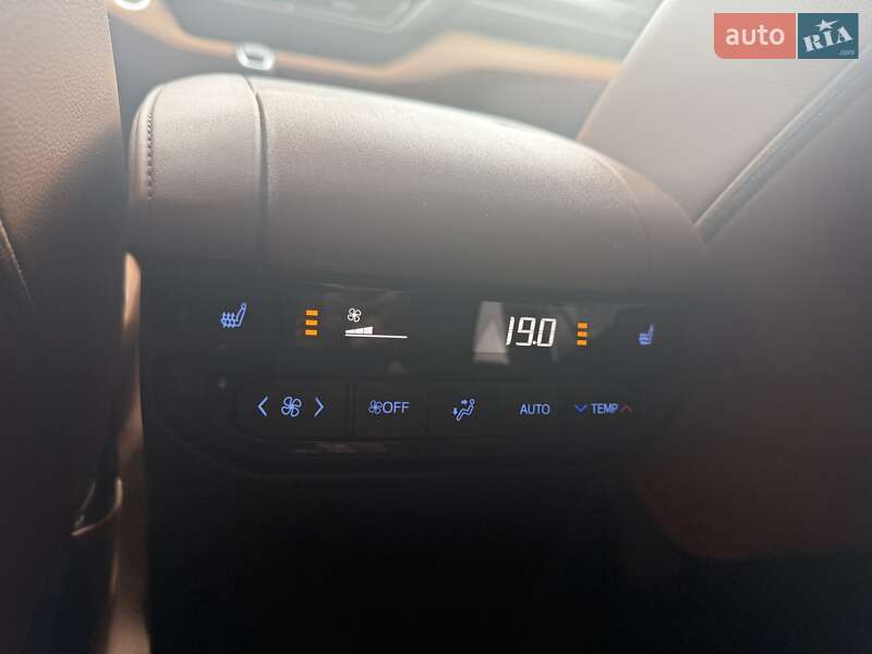 Внедорожник / Кроссовер Toyota Highlander 2020 в Киеве