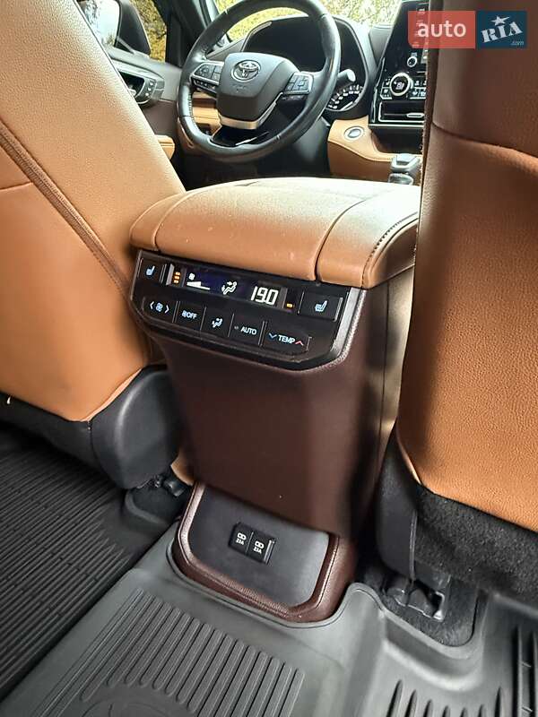 Внедорожник / Кроссовер Toyota Highlander 2020 в Киеве