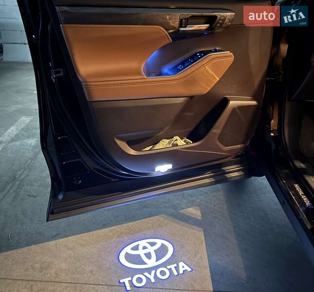 Внедорожник / Кроссовер Toyota Highlander 2020 в Киеве