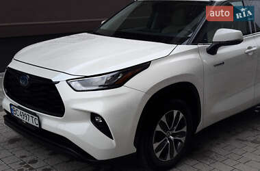 Внедорожник / Кроссовер Toyota Highlander 2020 в 