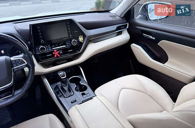 Внедорожник / Кроссовер Toyota Highlander 2020 в 
