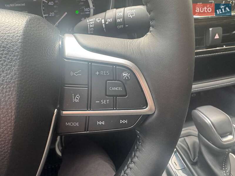 Внедорожник / Кроссовер Toyota Highlander 2023 в Киеве