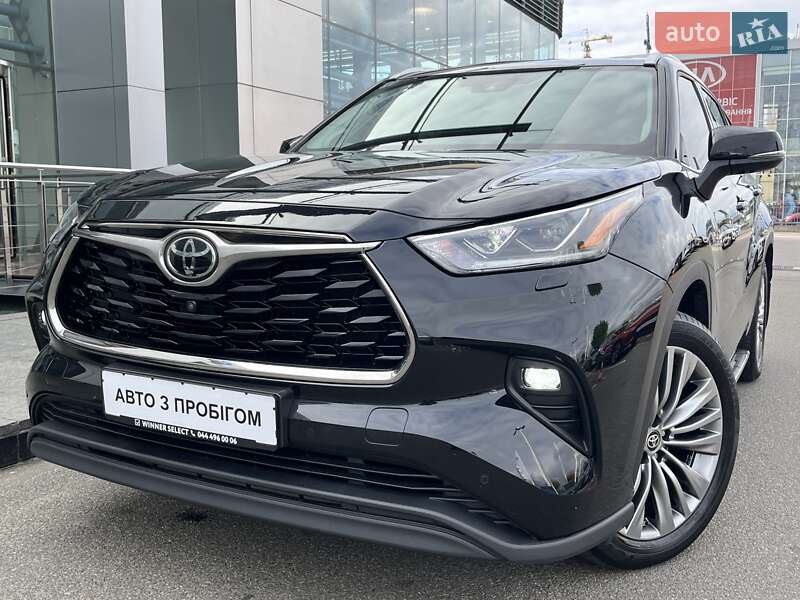 Внедорожник / Кроссовер Toyota Highlander 2021 в 