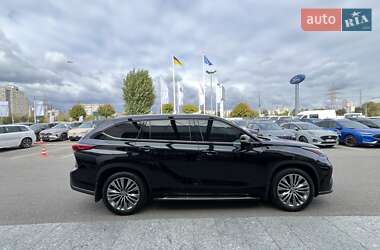 Внедорожник / Кроссовер Toyota Highlander 2021 в 