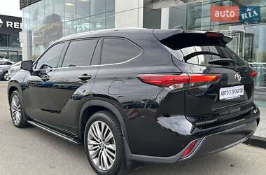 Внедорожник / Кроссовер Toyota Highlander 2021 в 