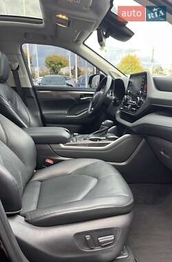 Внедорожник / Кроссовер Toyota Highlander 2021 в 