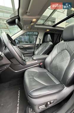 Внедорожник / Кроссовер Toyota Highlander 2021 в 