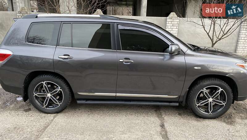 Внедорожник / Кроссовер Toyota Highlander 2013 в Черкассах
