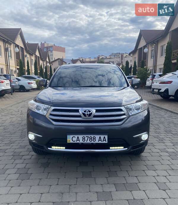 Внедорожник / Кроссовер Toyota Highlander 2013 в Черкассах