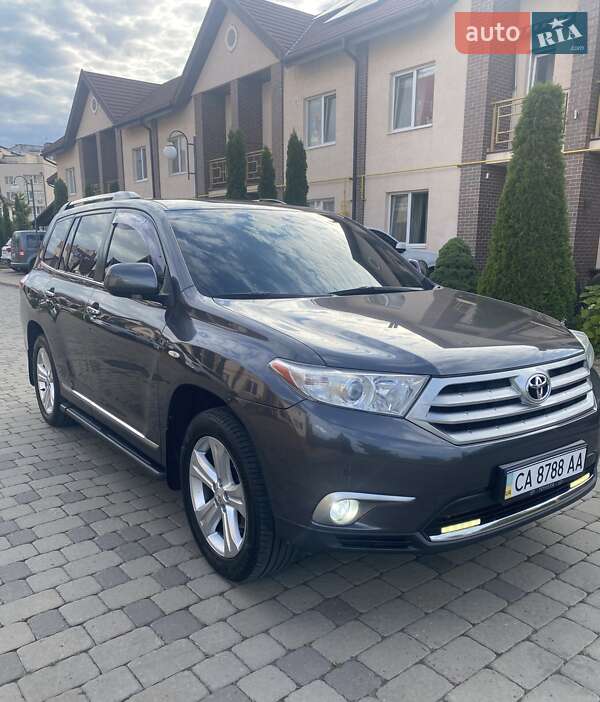 Внедорожник / Кроссовер Toyota Highlander 2013 в Черкассах