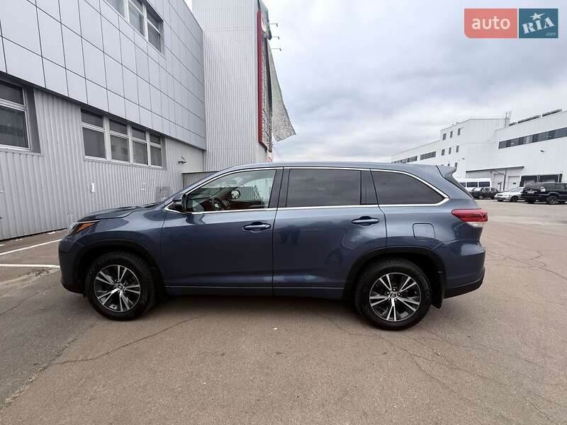 Внедорожник / Кроссовер Toyota Highlander 2017 в Киеве фото 8 Внедорожник / Кроссовер Toyota Highlander 2017 в Киеве