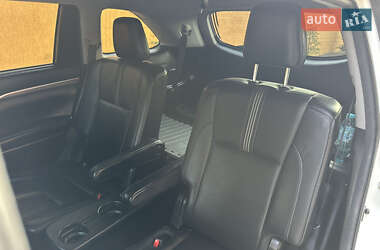 Позашляховик / Кросовер Toyota Highlander 2018 в 
