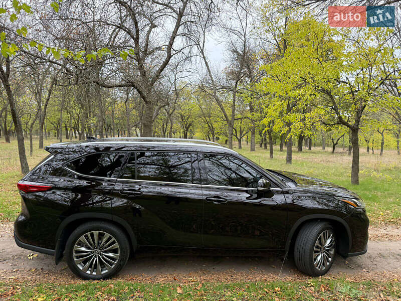 Внедорожник / Кроссовер Toyota Highlander 2022 в Днепре