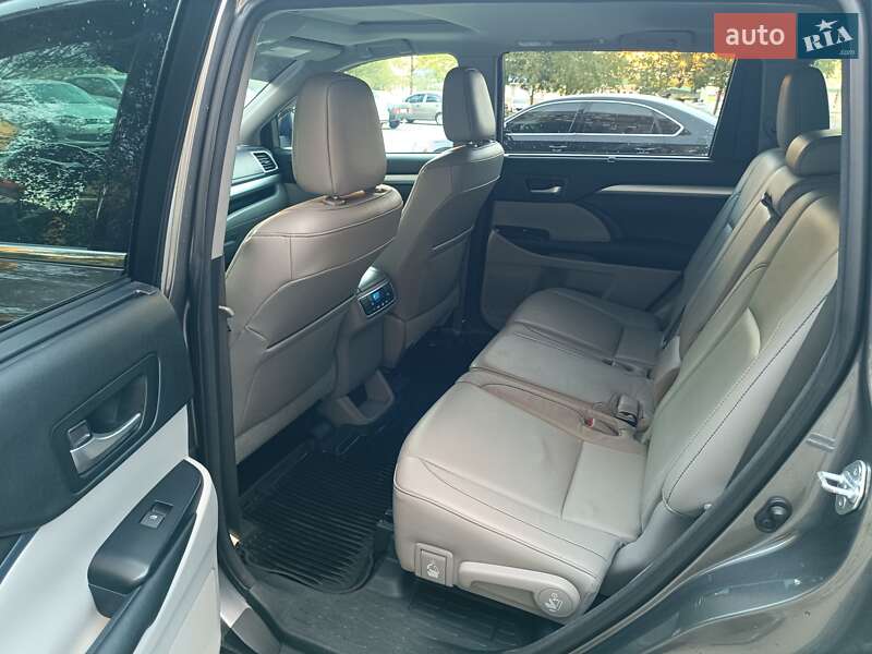 Внедорожник / Кроссовер Toyota Highlander 2017 в Днепре фото 35 Внедорожник / Кроссовер Toyota Highlander 2017 в Днепре
