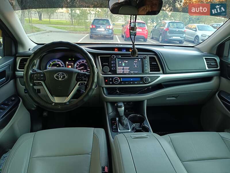 Внедорожник / Кроссовер Toyota Highlander 2017 в Днепре фото 40 Внедорожник / Кроссовер Toyota Highlander 2017 в Днепре