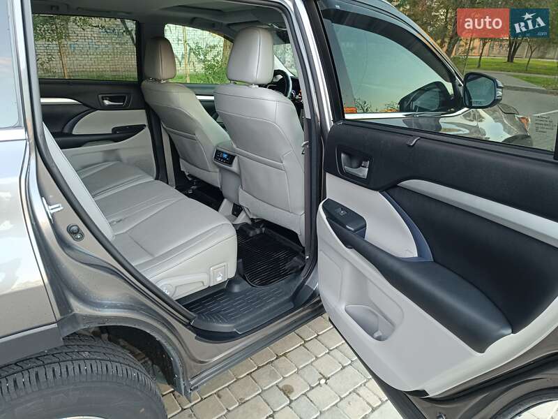 Внедорожник / Кроссовер Toyota Highlander 2017 в Днепре фото 50 Внедорожник / Кроссовер Toyota Highlander 2017 в Днепре